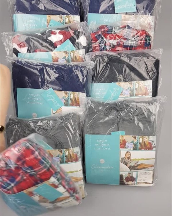 Фотография  582 - Халаты, комбинезоны (семейный) СТОК CAN#10 кг, ЛОТ №4448 оптом в Рязани и Рязанской области