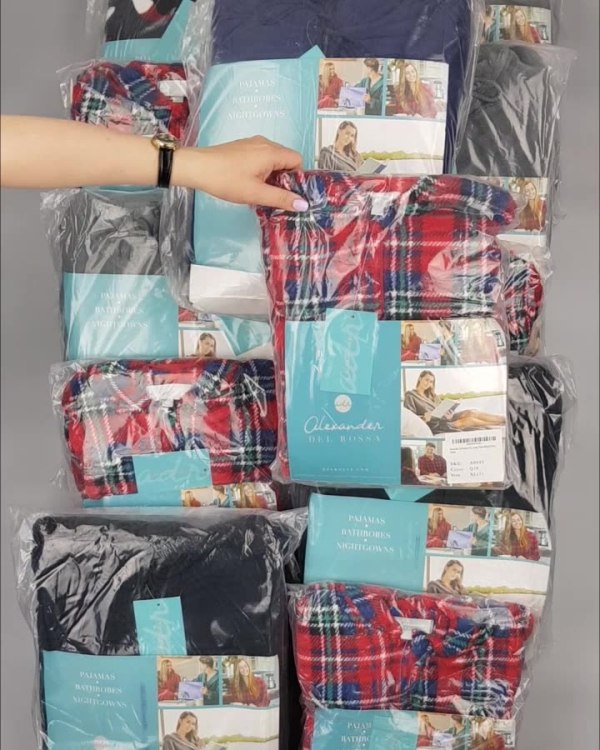 Фотография  763 - Халаты, комбинезоны (семейный) СТОК CAN#10 кг, ЛОТ №4451 оптом в Рязани и Рязанской области