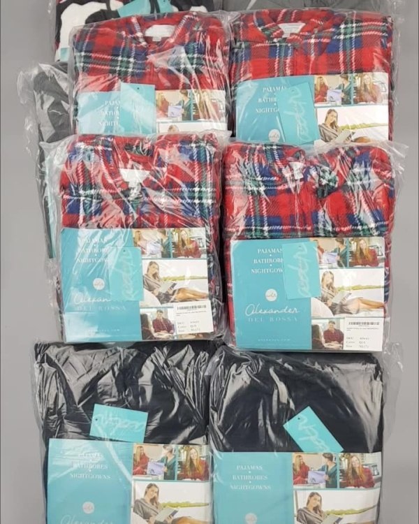 Фотография  992 - Халаты, комбинезоны (семейный) СТОК CAN#10 кг, ЛОТ №4452 оптом в Рязани и Рязанской области