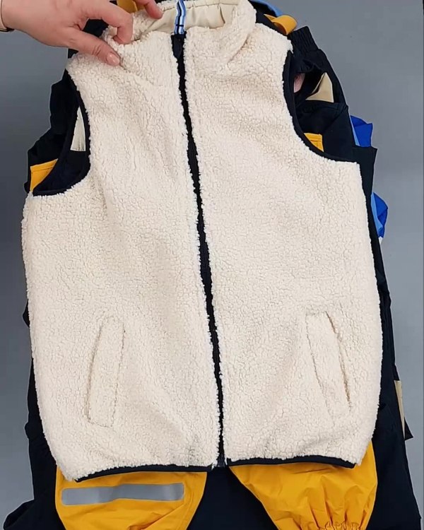 Фотография  226 - Верхняя одежда TCM kids 074#7 кг, ЛОТ №6681 оптом в Рязани и Рязанской области