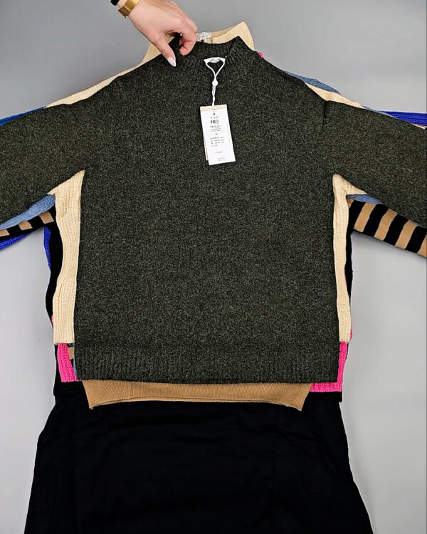 Фотография  713 - Джемпера Bestseller 104#7 кг, ЛОТ СТ-10040 оптом в Рязани и Рязанской области