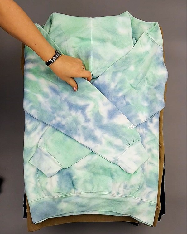 Фотография  919 - Толстовки СТОК CAN 0424#10 кг, ЛОТ №7447 оптом в Рязани и Рязанской области