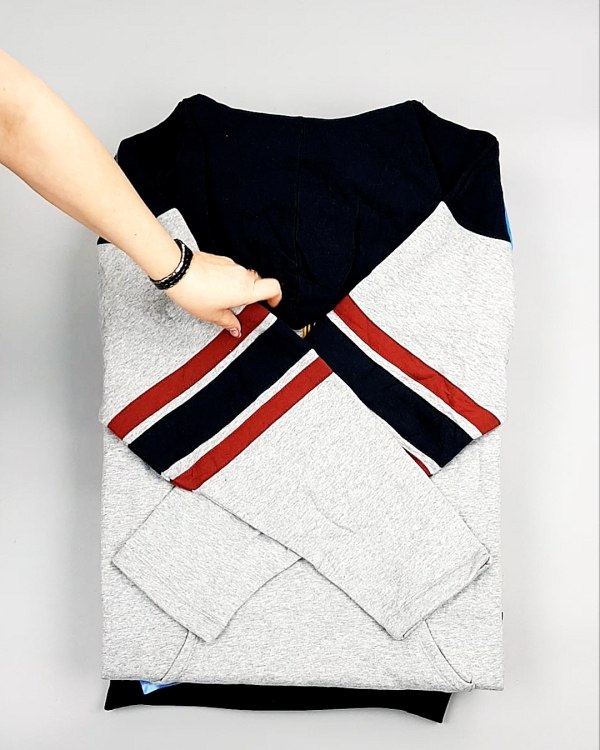 Фотография  713 - Толстовки СТОК CAN 0424#10 кг, ЛОТ №7447 оптом в Рязани и Рязанской области