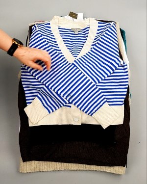 Фотография  907 - Джемпера СТОК CAN 084#7 кг, ЛОТ №7647 оптом в Рязани и Рязанской области