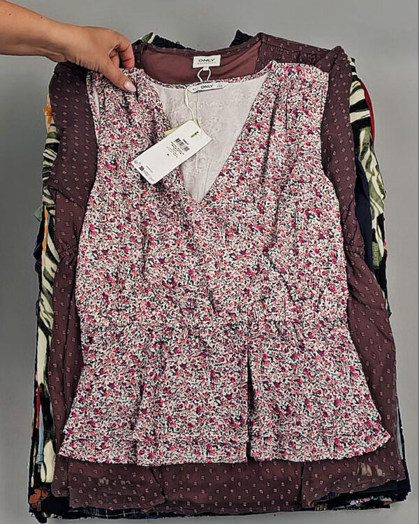 Фотография  472 - Блузки+Джемпера Bestseller Summer 045 B#8,5 кг, ЛОТ №9039 оптом в Рязани и Рязанской области