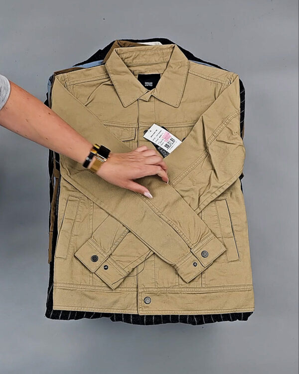 Фотография  929 - Верхняя одежда Корея 085#15 кг, ЛОТ № СТ-9247 оптом в Рязани и Рязанской области