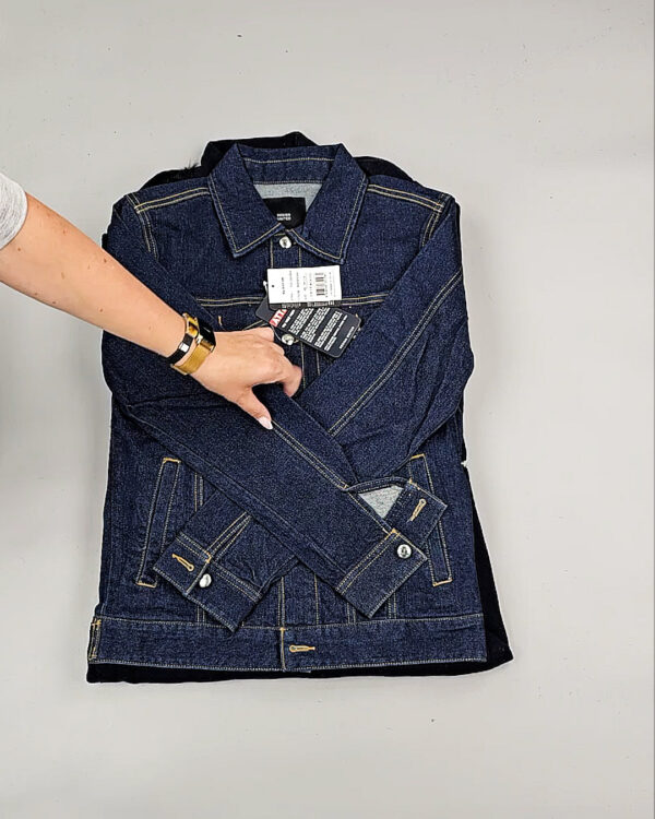 Фотография  957 - Верхняя одежда Корея 085#15 кг, ЛОТ № СТ-9247 оптом в Рязани и Рязанской области