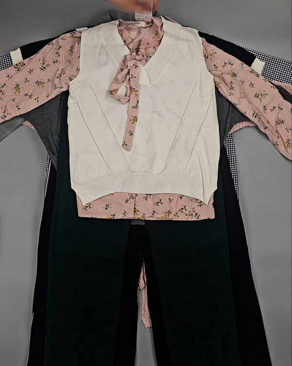 Фотография  942 - Комплекты жен Корея 085#5 кг, ЛОТ СТ-9574 оптом в Рязани и Рязанской области